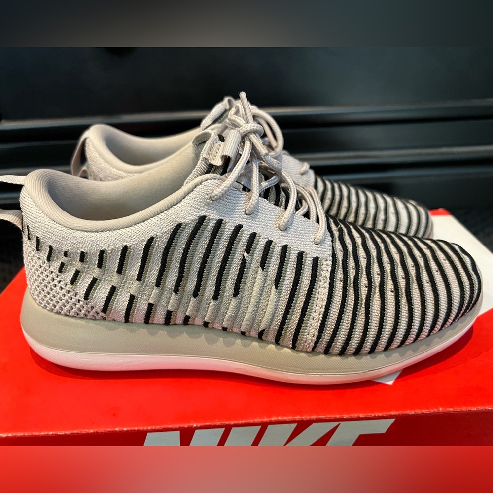 Nike Roshe Two Flyknit size 6
